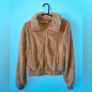 Women’s Tan Fuzzy Collared Jacket with Pockets
Color: tan 
Size: medium
